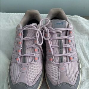 Women's Pink and Gray Sneakers by Avia 9.5 no tags  used one time perfect